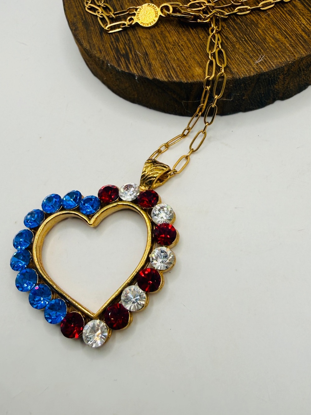Vintage Mariana Patriotic Collection
Swarovski Crystal Heart Pendant - Picture 3 of 6